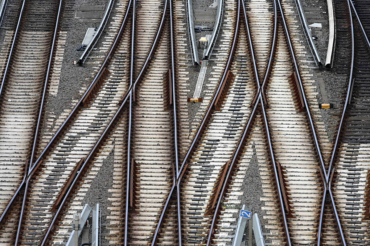 Branche: Verkehr  Die Experten singen ein Loblied auf Hunter Harrison, den Chef der traditionsreichen Eisenbahngesellschaft. An der Börse geht es jedenfalls schon seit Monaten steil bergauf. 