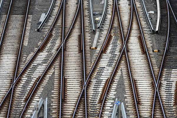 Branche: Verkehr  Die Experten singen ein Loblied auf Hunter Harrison, den Chef der traditionsreichen Eisenbahngesellschaft. An der Börse geht es jedenfalls schon seit Monaten steil bergauf. 