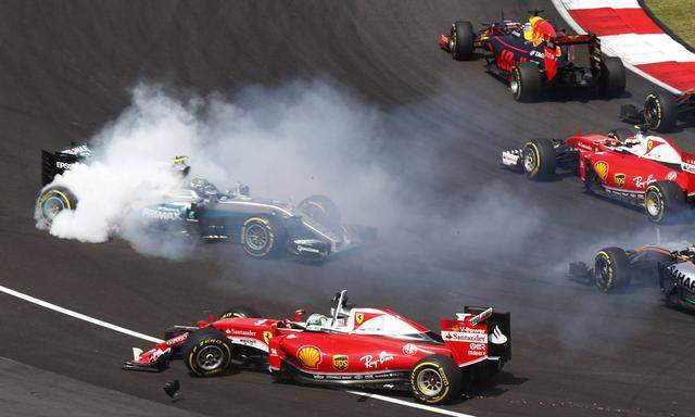 Bilder des Tages SPORT Formel 1 GP Malaysia Kollision zwischen Vettel und Rosberg Motorsports F
