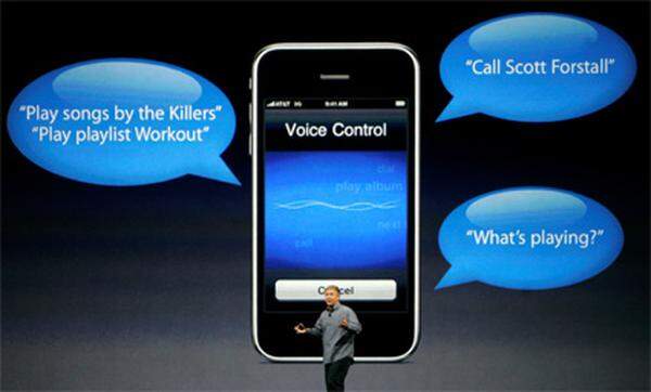 Sprachsteuerung an sich ist nicht allzu neu. Apple nutzt sie aber nicht nur, um Kontakte anzuwählen, sondern gibt den Benutzern auch die Möglichkeit, ihr Gerät nach dem aktuell gespielten Song zu befragen oder sich einen anderen Musiktrack zu wünschen.