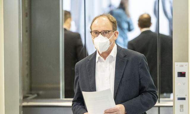 Gesundheitsminister Johannes Rauch kündigt eine neue Maskenpflicht an.