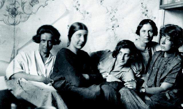 Charlotte Billwiller, Mathilde Flögl, Susi Singer, Marianne Leisching, Maria Likarz,  1924. 