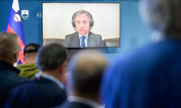 Der Wahlsieger erscheint nur per Videostream - feiern kann der wohl künftige slowenische Premiereminister vorerst nur in Quarantäne.