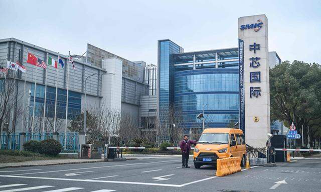 Archivbild: Dieses Foto zeigt den Halbleiter-Produzenten SMIC (Semiconductor Manufacturing International Corporation) im Bezirk Pudong in Shanghai am 15. März 2024.