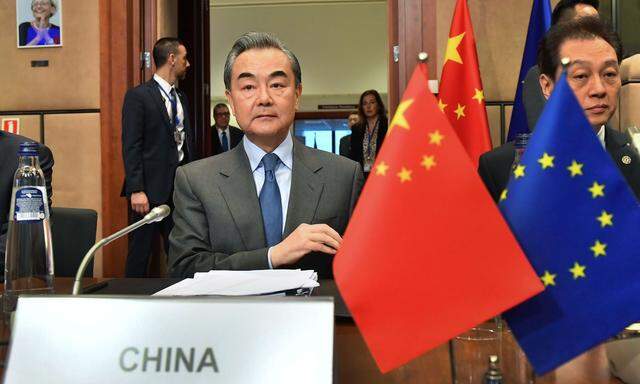 Chinas Außenminister, Wang Yi, wies die Kritik der Europäer brüsk zurück. 