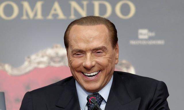 Silvio Berlusconi Roma 13 12 2017 Tempio di Adriano Presentazione del libro Soli al comando Rome