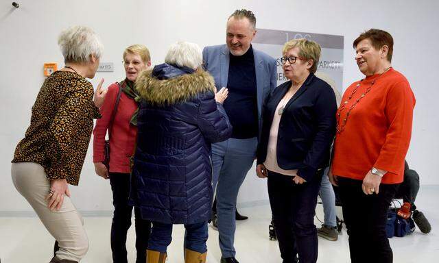 Hans Peter Doskozil und Fans diese Woche beim 60-Jahr-Jubiläum des burgenländischen Pensionistenverbands.