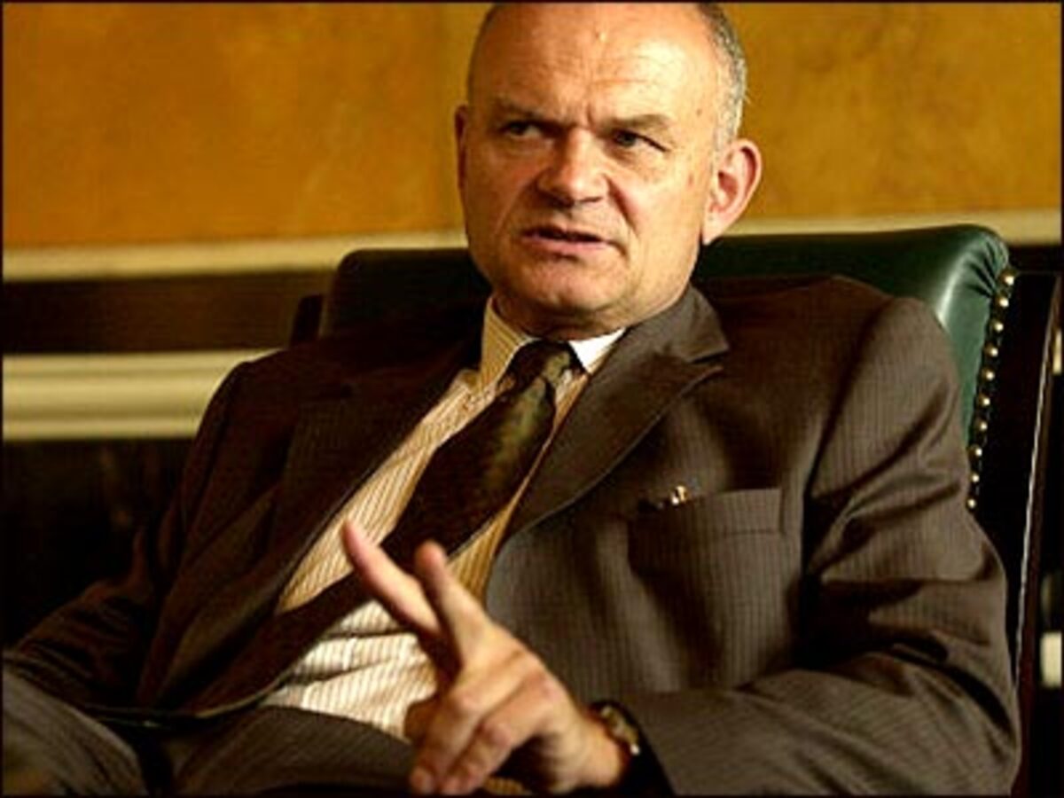 Thomas Prinzhorn ging den umgekehrten Weg. Als langjähriger Vorstandsvorsitzender in verschiedenen Unternehmen der Papierindustrie kam er über die Industriellenvereinigung in die Politik.