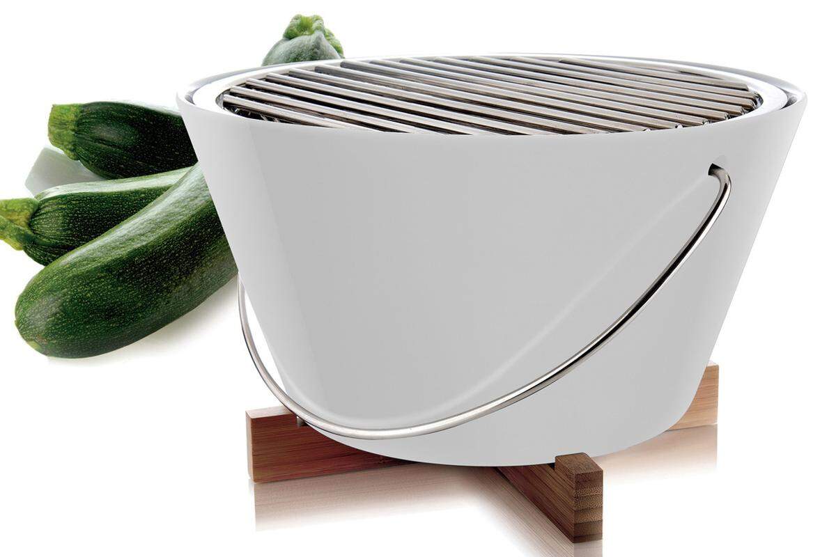 Der Tischgrill von dem dänischen Eva Solo verbindet Funktionalität und Design. Der Grill aus pflegeleichtem Porzellan ist nicht nur für Tapas geeignet, er setzt auch Akzente bei der Tischdekoration.