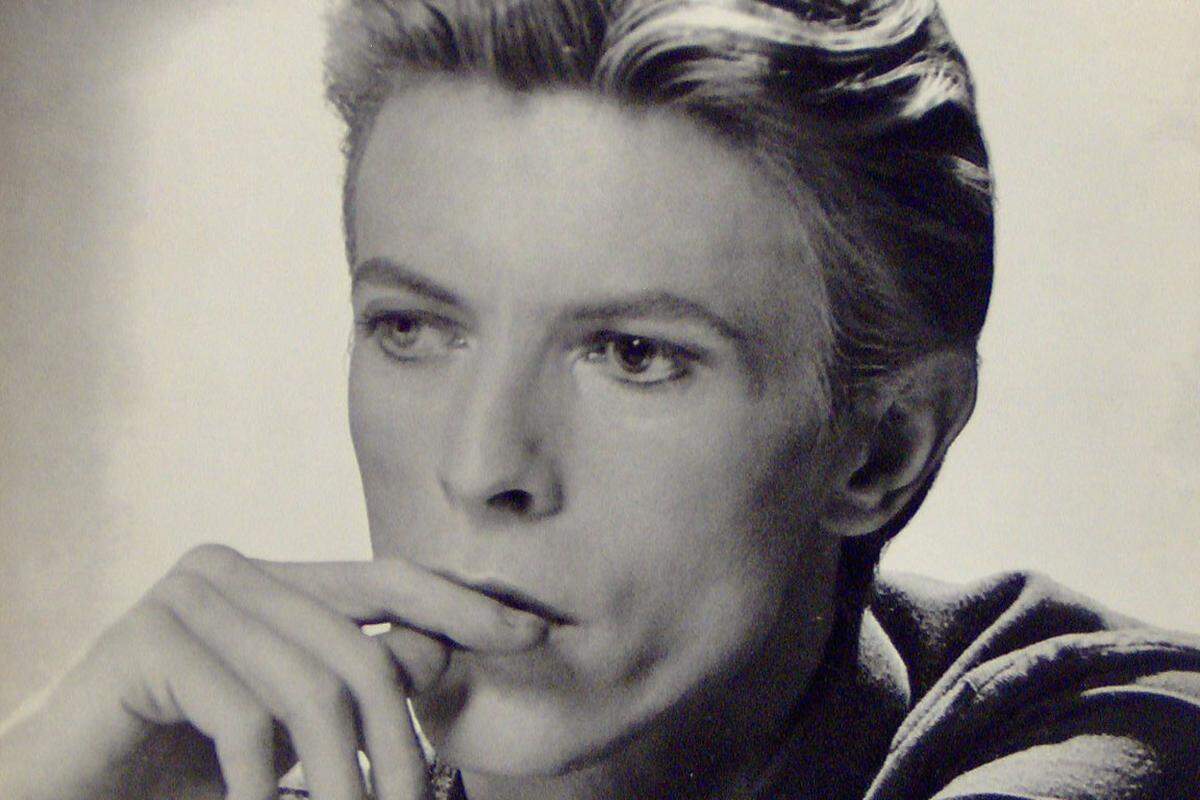 Überraschenderweise blieb "Changes" ein Charts-Erfolg verwehrt. "Ch-ch-changes. Just gonna have to be a different man", sangt Bowie, der Künstler mit einigen Alter Egos. 