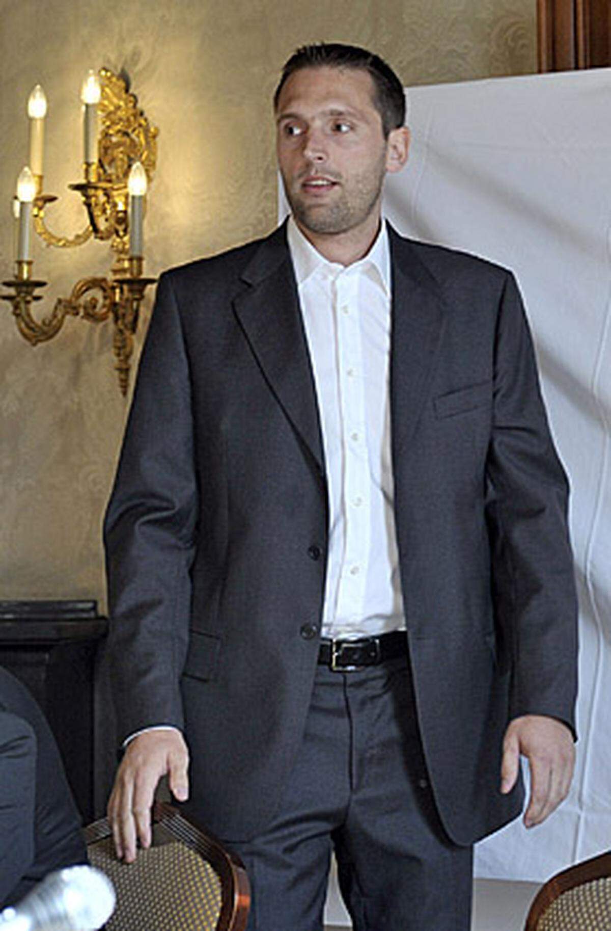 "Aufgrund der nunmehr fehlenden wirtschaftlichen und medialen Notwendigkeit" trennt sich Kohl im Dezember 2008 von seinem Manager Stefan Matschiner.