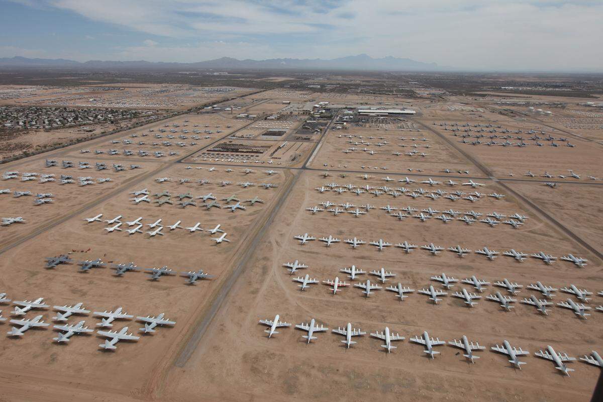 Tucson wartet noch mit einem weiteren interessanten Museum auf. Das Pima Air &amp; Space Museum bei Tuscon ist nämlich nicht nur Luftfahrtmuseum, über die Organisation lassen sich auch Touren über den größten Flugzeugfriedhof der Welt mit dem Spitznamen "The Boneyard" buchen. Über 4.400 Flugzeuge und Helikopter stehen auf dem eindrucksvollen Friedhof geparkt. Mit einer Fläche von etwa 1.400 Fußballfeldern ist das Gelände das weltweit Größte seiner Art.