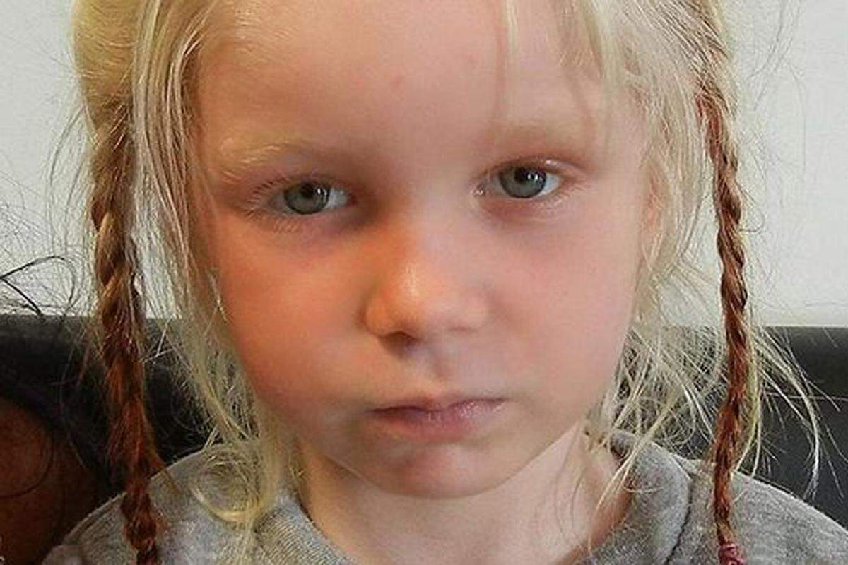 Maria, das blonde Mädchen aus der griechischen Roma-Siedlung gibt Rätsel auf. Wurde sie entführt? Wurde sie ausgesetzt? Die Spekulationen reichen bis hin zu organisiertem Kinderhandel.