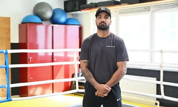 Mobin Kahraze: Er floh aus dem Iran und boxt für Österreich um WM-Titel ...