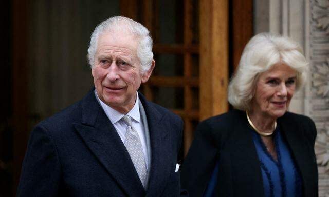 König Charles mit seiner Ehefrau Königin Camilla.