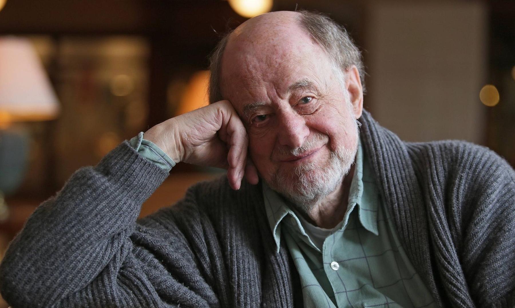 Umrl je dirigent Sir Roger Norrington, pionir zgodovinske poustvarjalne prakse