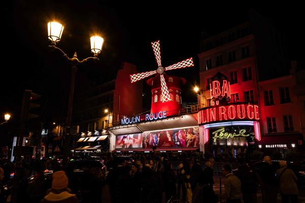Das Moulin Rouge noch komplett.