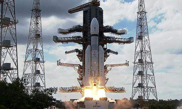 Am 23. August 2023 landete die indische Mondfähre Chandrayaan-3 erfolgreich auf dem Erdtrabanten (hier der Start der Fähre am 14. Juli). Damit stieg Indien auch technologisch in die globale Oberliga auf.