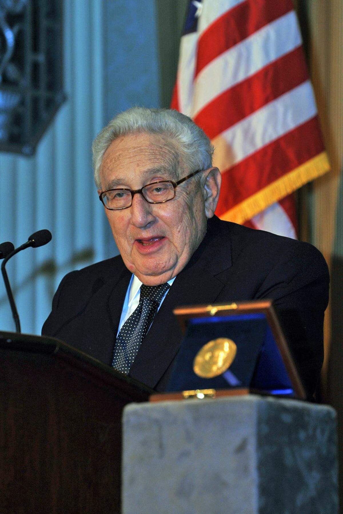 Kissingers Regierungskarriere endete noch im selben Jahr mit der Wahlniederlage Gerald Fords und dem Beginn der Präsidentschaft des Demokraten Jimmy Carter.
