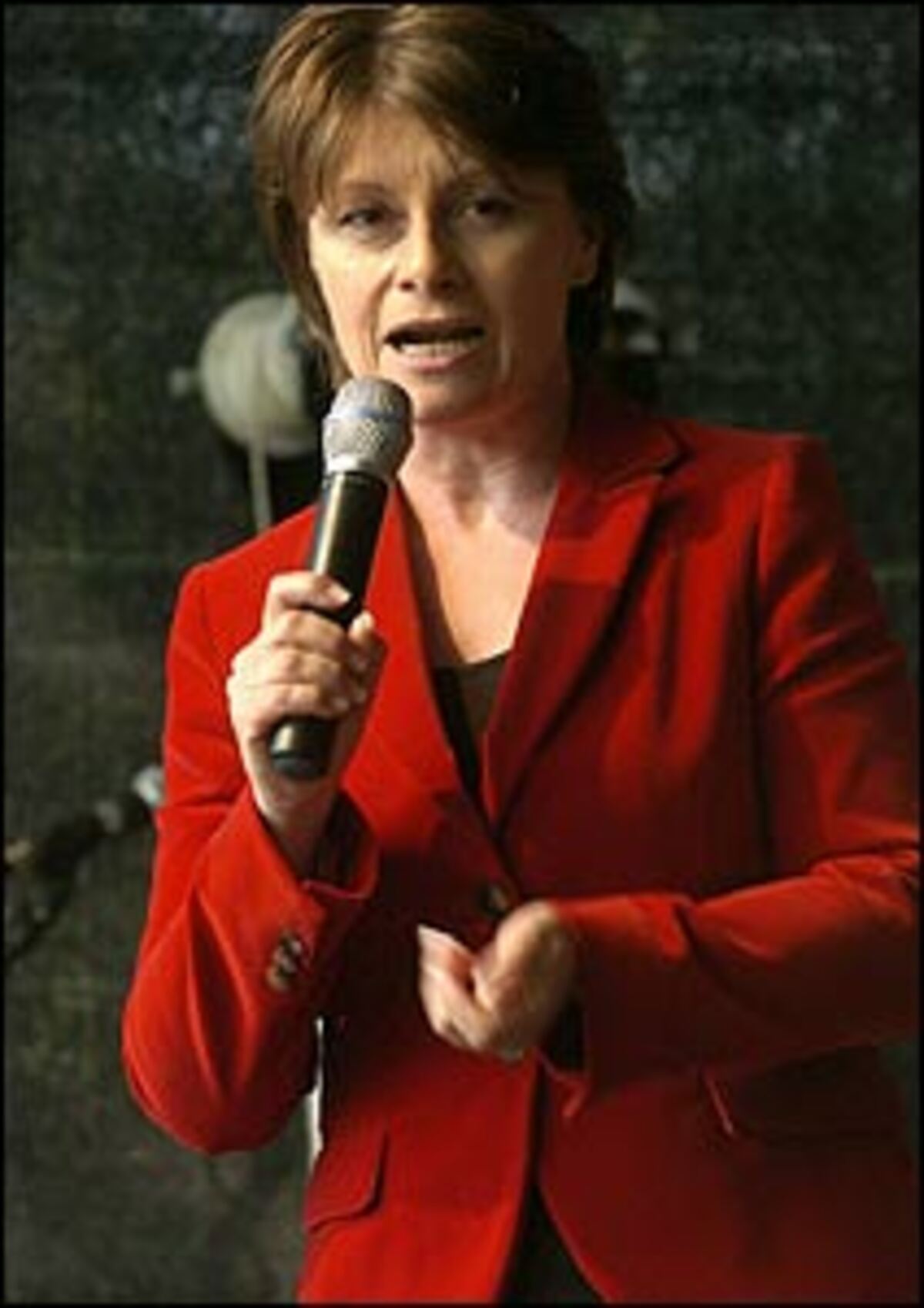 "Nicht wir liegen flach - Wolfgang Schüssel liegt flach".Andrea Kuntzl hat für Wahlverlierer Schüssel nur Spott übrig.