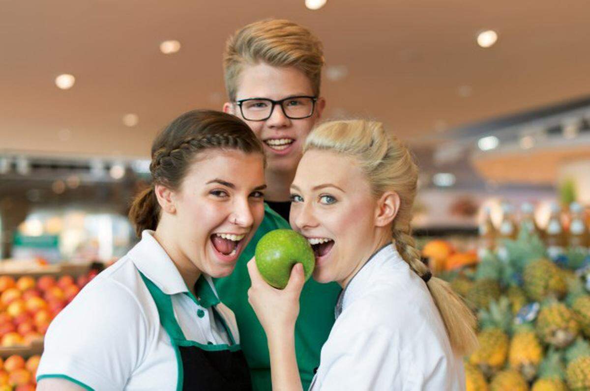 Der Merkur Supermarkt als Ausbildungsstätte ist von den Lehrlingen ebenfalls hoch bewertet worden. "Abwechslungsreich, interessant und hilfreich für die Zukunft", beschreibt ein junger Mitarbeiter aus Oberösterreich. Auch hier steht die Teamarbeit ganz weit vorne.