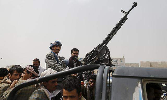 Houthi-Kämpfer außerhalb von Sanaa. Houthi-Kämpfer außerhalb von Sanaa.
