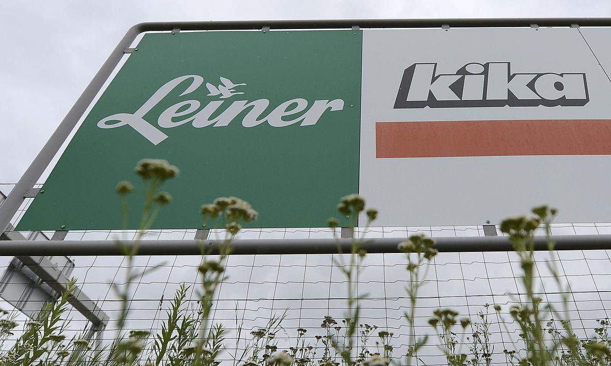 600 Millionen Euro zahlte der südafrikanische Konzern Steinhoff im Jahr 2013 für das österreichische Unternehmen Kika/Leiner. Nach über 100 Jahren im Familienbesitz hat die Eigentümerfamilie Koch beschlossen, dass der richtige Zeitpunkt für den Verkauf gekommen ist. Nach Außen hin wurde alles beim Alten gelassen.