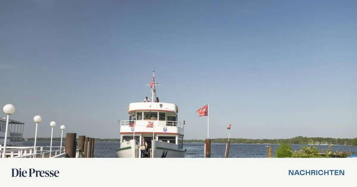 F-nf-Schwimmer-ziehen-100-Tonnen-Schiff-durch-deutschen-See