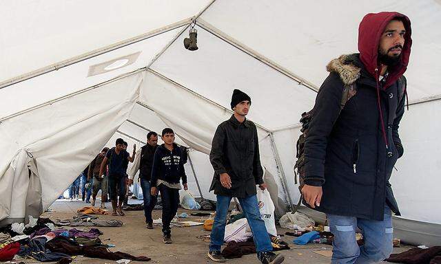  Mehr als 3000 Flüchtlinge warten auf Quartier