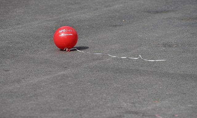 Symbolfoto: SPÖ-Luftballon beim 1.Mai-Aufmarsch