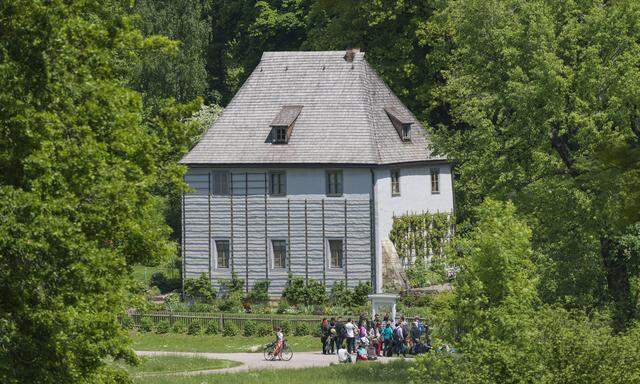 Hier wohnte und arbeitete er einige Zeit, das Gartenhaus in  Weimar war einer seiner Lieblingsplätze. Seit 1998 ist es Unesco-Weltkulturerbe. 