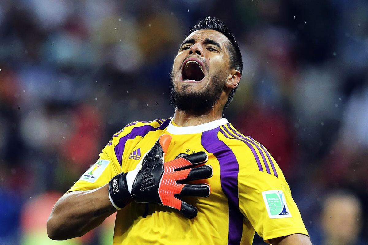 Argentiniens Torhüter Sergio Romero hielt die Elfer von Ron Vlaar und Wesley Sneijder, ...