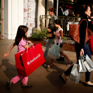 Die Amerikaner konsumieren auf Teufel komm raus. Die gute Konjunktur und der leer gefegte Arbeitsmarkt lassen die Löhne steigen.