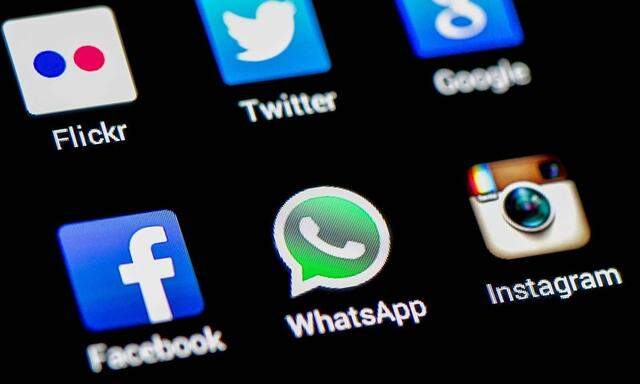 Soziale Netzwerke Kommunikation Apps Soziale Dienste auf einem Handy 