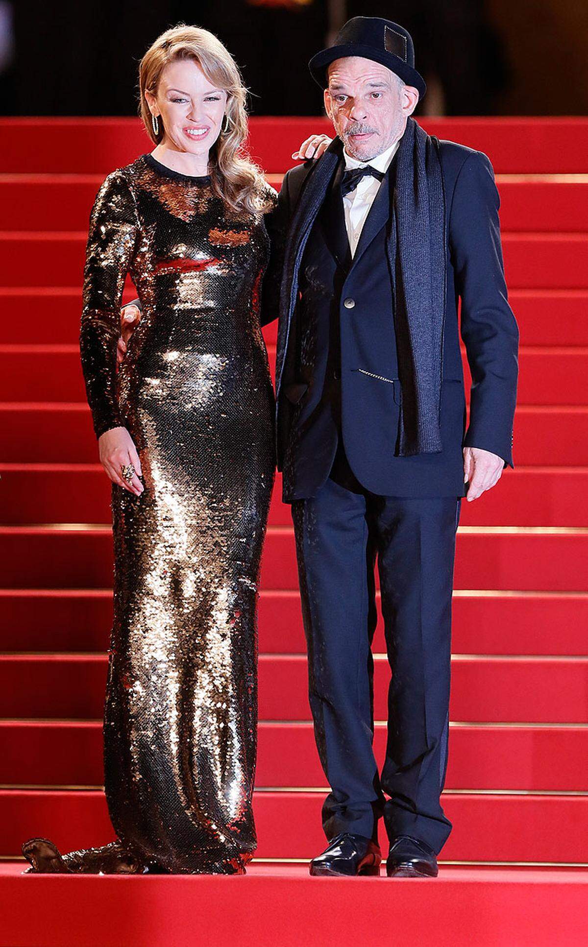 Für das Abendprogramm trat Minogue als goldene Statuette von Dolce &amp; Gabbana in Erscheinung.