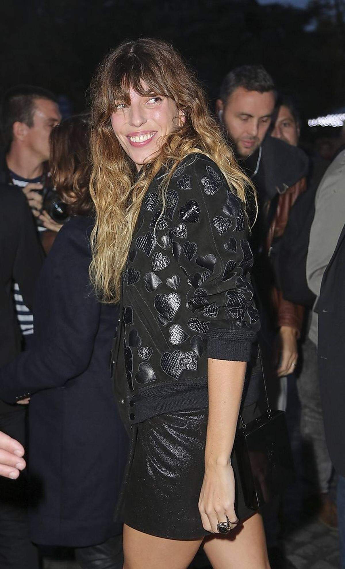 Lou Doillon, Model, Musikerin, Schauspielerin und Tochter von Jane Birkin und Regisseur Jacques Doillon, trug bisher einen Kopf voll mit verwuschelten, lockigen Haaren.