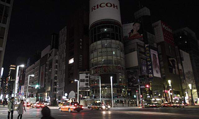 Ungewohnte Dunkelheit in Tokio