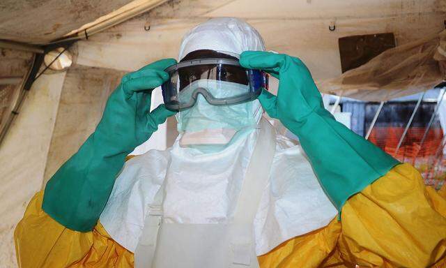 Archivbild aus den Wochen des Ebola-Ausbruchs in Guinea - das Marburg-Virus ist vorerst in einem Fall bestätigt.