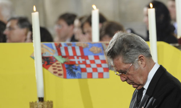 HabsburgBegraebnis hoefliche Angreifer