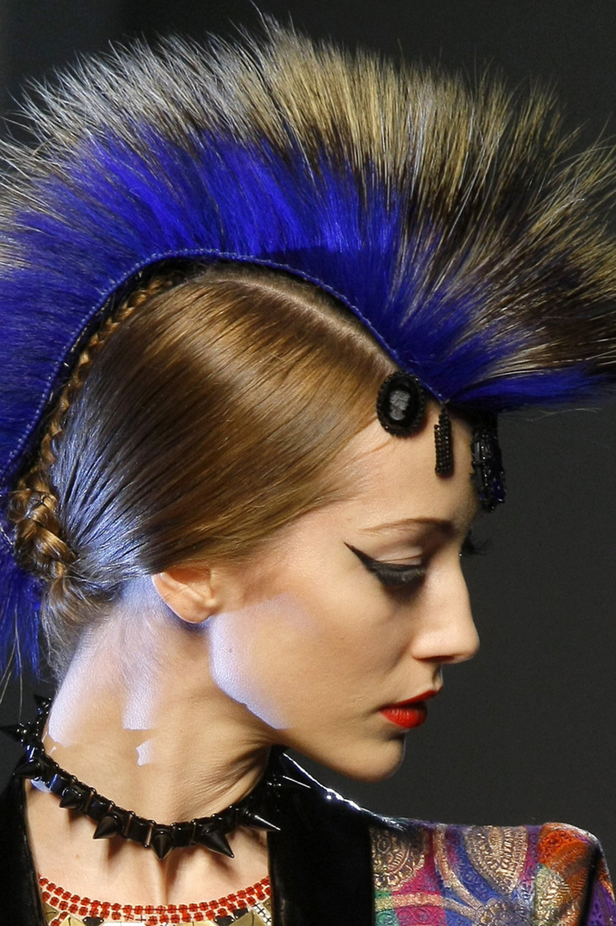 Für Jean Paul Gaultier ist "Punk not dead". Das möchte er zumindest mit seiner Haute Couture demonstrieren.