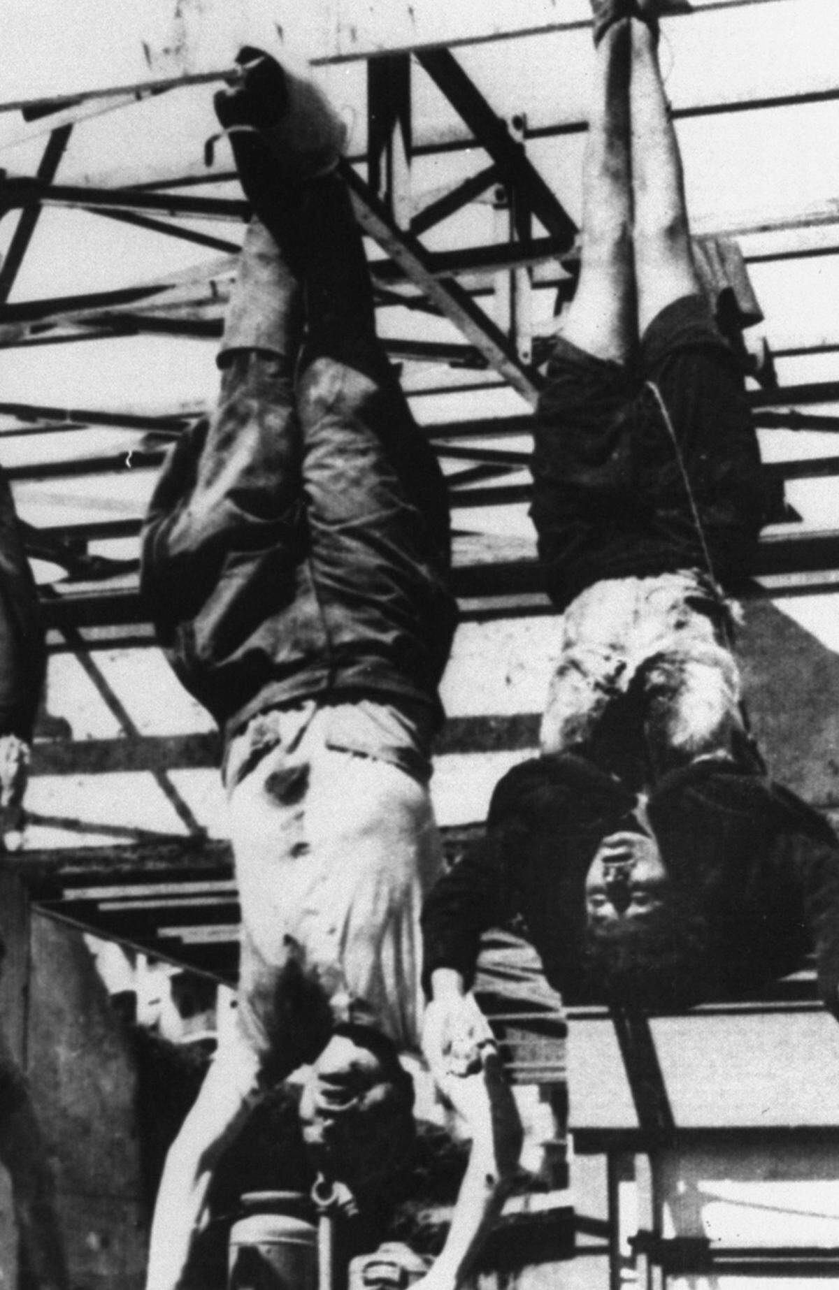 Die Geliebte des italienischen Diktators Benito Mussolini ging mit dem „Duce“ in den Tod. Nachdem Petacci und der 29 Jahre ältere Mussolini im April 1945 auf der Flucht von Partisanen gefangen genommen wurden, gab man ihr angeblich die Möglichkeit zur Flucht. Sie soll aber abgelehnt haben und wurde zwei Tage später zusammen mit Mussolini erschossen. Ihre Leichen wurden auf der Piazzale Loreto in Mailand kopfüber aufgehängt und zur Schau gestellt.