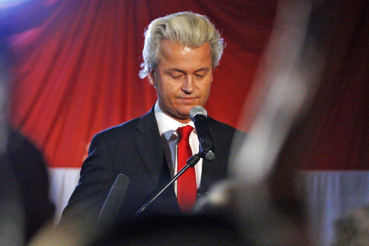 Nichts zu lachen hatte dagegen der Rechtspopulist und EU-Gegner Geert Wilders. Er hatte im Wahlkampf den Austritt der Niederlande aus der Europäischen Union und dem Euro gefordert - die Wähler straften ihn dafür: Die Partei sackte von 24 auf 15 Sitze ab.