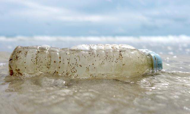 Plastikmüll in den Weltmeeren wird in der Öffentlichkeit zunehmend als Problem wahrgenommen.