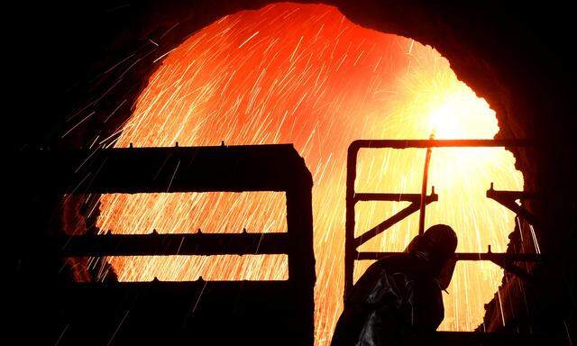 Der deutsche Stahlkonzern Salzgitter verkauft sein Geschäft mit nahtlosen Edelstahlrohren für 135 Millionen Euro nach Italien.