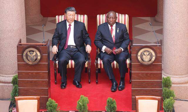 Xi Jinping und Gastgeber Cyril Ramaphosa. Beim Brics-Gipfel in Südafrika steuert Chinas Staatschef eine neue Weltordnung an.