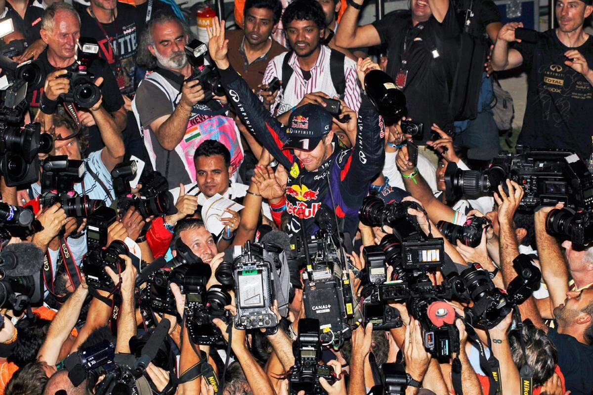 Der gefragteste Mann aber hieß eindeutig Sebastian Vettel, der jüngste Vierfach-Weltmeister der Formel-1-Geschichte.