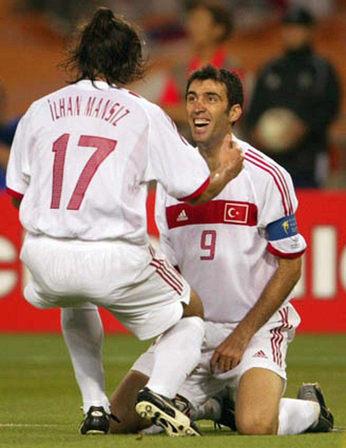 Gerade einmal 11 Sekunden war das kleine Finale der WM 2002 alt, da traf der Türke Hakan Sükür schon zum 1:0 gegen Südkorea. Die Türkei siegte am Ende mit 3:2.  Sükürs Blitztor bei YouTube
