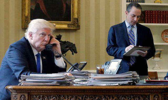 Archivbild: US-Präsident Donald Trump sorgt mit Telefonaten für Aufregung - auch mit seiner Rechtfertigung.
