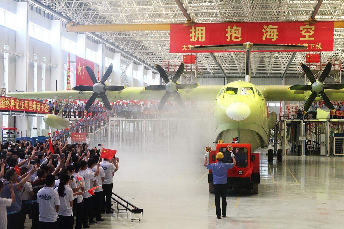 Laut der staatliche Nachrichtenagentur Xinhua ist es das derzeit größte Wasserflugzeug der Welt. In der Vergangenheit wurden bereits größere Wasserflugzeuge und Flugboote gebaut, wie zum Beispiel die Hughes H-4, die allerdings nach nur einem Testflug für fluguntauglich erklärt wurde.