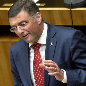 NATIONALRAT: LEICHTFRIED